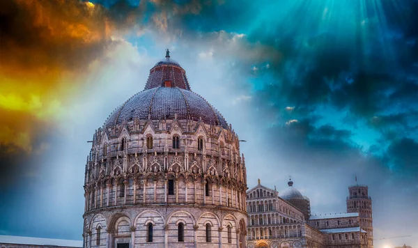Baptisterium Van Pisa Een Winter Sneeuwval Schemering Plein Van Wonderen — Stockfoto
