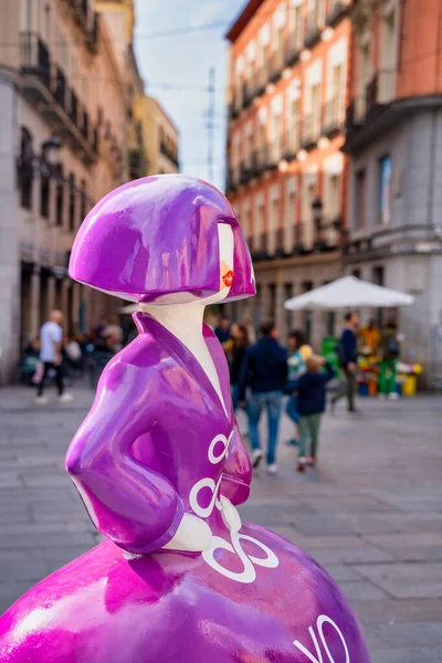 Madrid Espagne Octobre 2022 Statue Menina Violette Long Des Rues — Photo