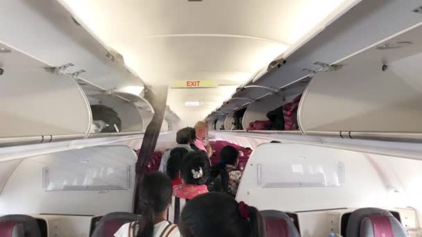 Dauhá Katar Srpen 2018 Interiér Letadla Přistál Mezinárodním Letišti Dauhá — Stock video