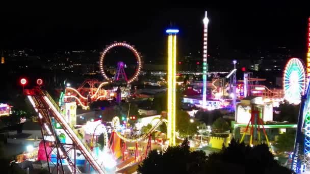 Vista Aérea Las Luces Nocturnas Prater Park Parque Ciudad Atracciones — Vídeos de Stock