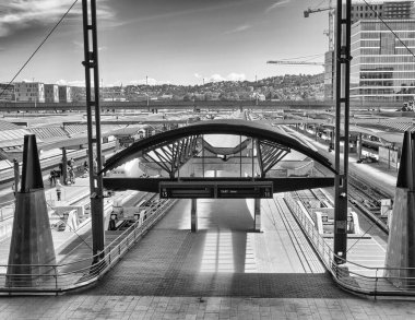 Oslo - Haziran 4: şehir sokakları ve Oslo 4 Haziran 2010 tarihinde mimarisi. 3 milyondan fazla kişi şehir her yıl ziyaret..