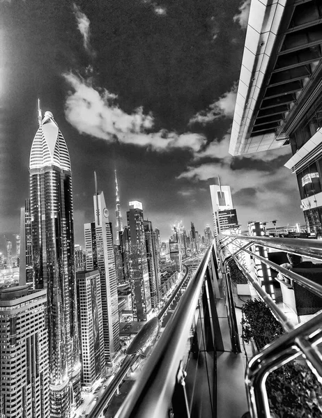 Dubai Por Noche Sheikh Zayed Carretera Medio Rascacielos — Foto de Stock