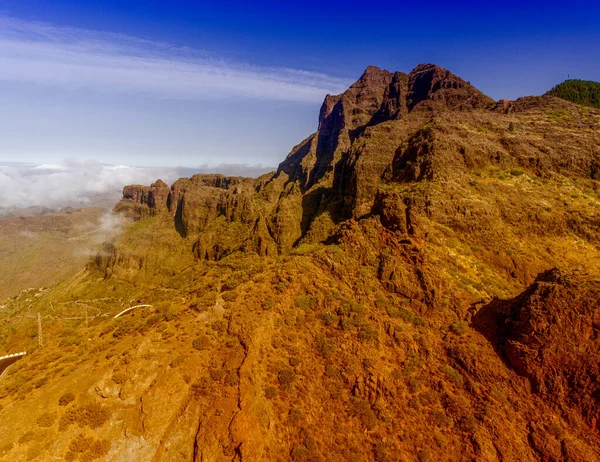 テイデ山はカナリア諸島のテネリフェ島にある火山で ドローンからの空中写真 — ストック写真