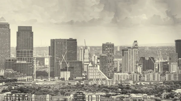 Лондон Великобритания Панорамный Вид Современные Здания Кэнэри Уорф Облачный День — стоковое фото