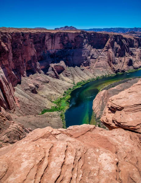 Arizona 'da gün batımında Horseshoe Bend' in panoramik manzarası