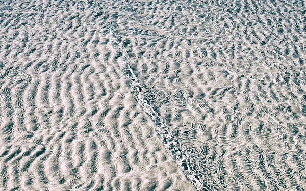 Krystalicznie Czyste Wody Wspaniałej Plaży Płytkie Wody Oceanu — Zdjęcie stockowe