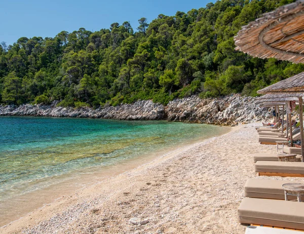 Alonissos Griechenland Juli 2022 Touristen Genießen Den Strand Von Leftos — Stockfoto