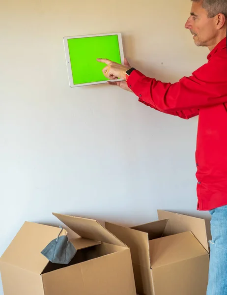 Moving New Home Cardboard Boxes Floor Smart Home Technology Concept — Stockfoto