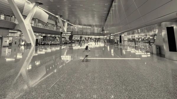 Couloir Aéroport Avec Peu Personnes Concept Crise Voyage — Photo