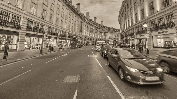 Londres Reino Unido Junho 2015 Luzes Regent Street Uma Noite — Fotografia de Stock