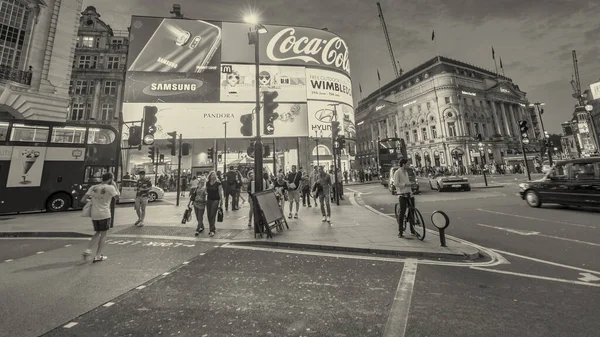 London Storbritannien Juni 2015 Ljus Piccadilly Circus Sommarnatt — Stockfoto