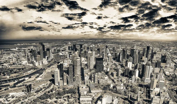 Gün Batımında Melbourne Helikopterden Hava Şehir Manzaralı — Stok fotoğraf