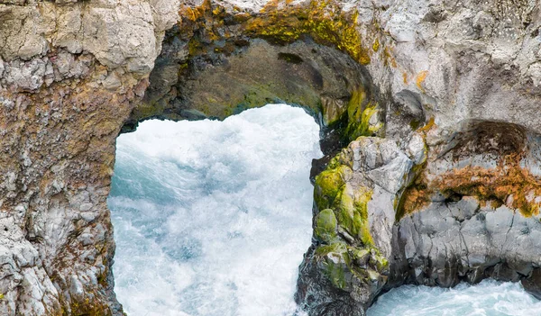 Erstaunlicher Bogen Über Die Wasserfälle Von Hraunfossar Und Barnafoss Island — Stockfoto