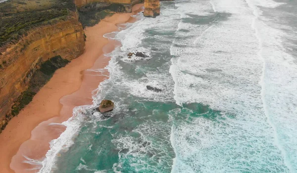 十二使徒定員会石灰岩スタック オーストラリアの空中パノラマ サンライズ ビュー — ストック写真
