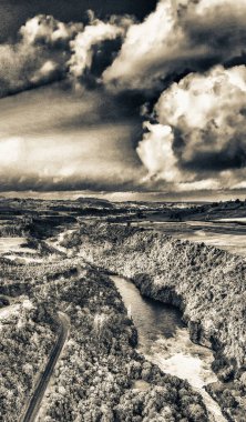 Huka Falls 'un havadan panoramik manzarası, Taupo - Yeni Zelanda.