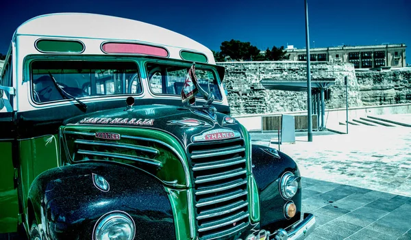 Valletta Malta Dubna 2022 Zelený Turistický Autobus Centru Města — Stock fotografie