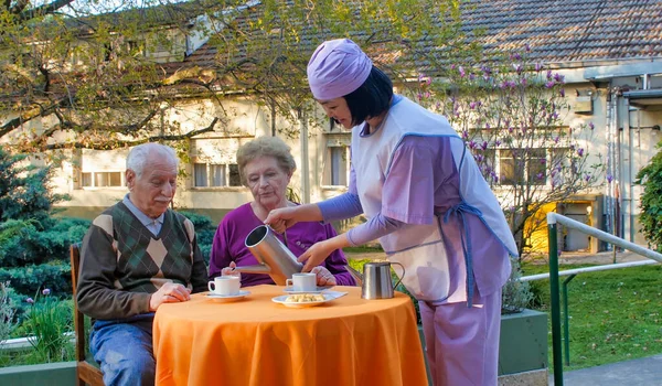 Young Asian Waitress Serving Breakfast Elderly Retired Couple Hospital Rehab — Stock Photo, Image