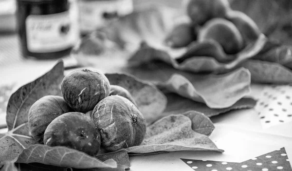 Σύκα Βάζα Μαρμελάδας Σύκου Στο Τραπέζι — Φωτογραφία Αρχείου
