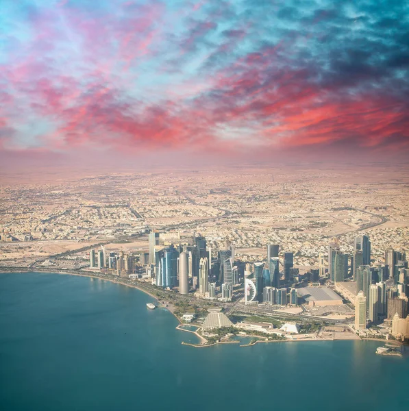 Vue Aérienne Doha Depuis Avion Corniche Bâtiments Modernes Qatar — Photo