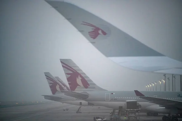 Doha Qatar September 2018 Vliegtuigen Startbaan Van Hamad International Airport — Stockfoto