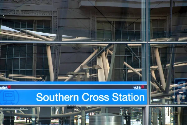 Melbourne Avustralya Ağustos 2009 Southern Cross Stasyonu Giriş Işareti — Stok fotoğraf
