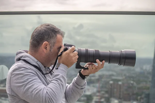 Photographer Zoom Lens Taking Pictures Big City — Stock Photo, Image