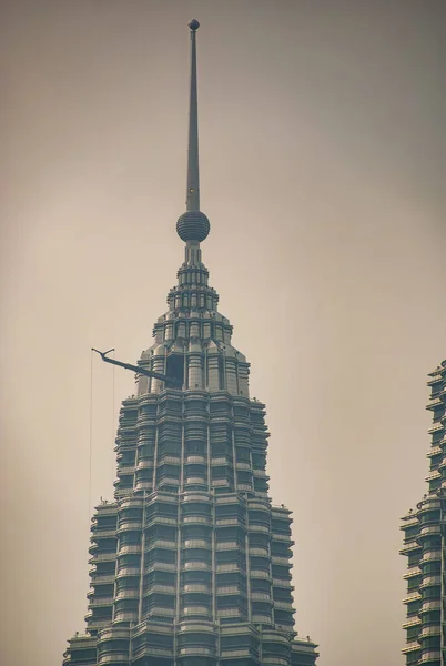 2009年 平成21年 8月10日マレーシア クアラルンプール塔頂部の眺望ペトロナスツインタワー — ストック写真