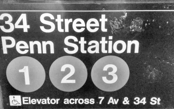 Знак Метро Penn Station Нью Йорк — стоковое фото