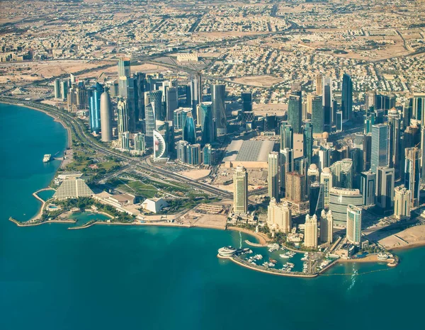 Pemandangan Udara Dari Langit Doha Dari Pesawat Corniche Dan Bangunan — Stok Foto