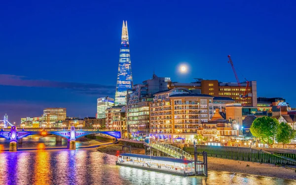 London Lipiec 2Nd 2015 Nowoczesna Panorama Miasta Odbiciami Rzeki Tamizy — Zdjęcie stockowe