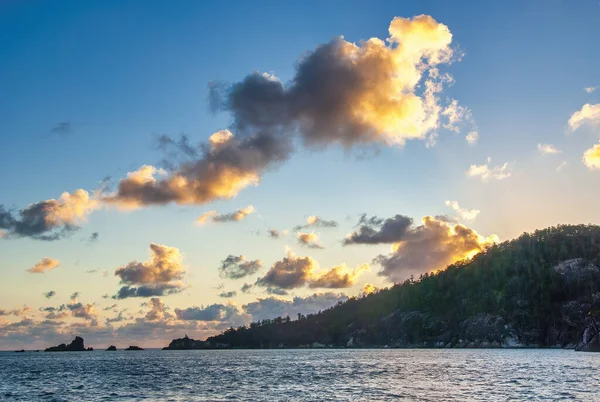 Färgglad Solnedgång Över Vacker Tropisk — Stockfoto