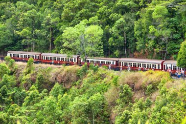 Kuranda, Avustralya - 20 Ağustos 2009: Kuranda Manzara Demiryolu Avustralya 'daki en eşsiz demiryolu seyahatlerinden biridir.