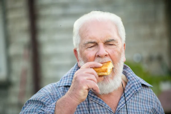 Elderly Man Eating Fig Jam Slices Bread Outdoor — Stock Photo, Image