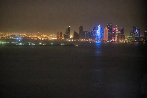 Vista Aérea Nocturna Del Horizonte Moderno Doha Desde Mar —  Fotos de Stock