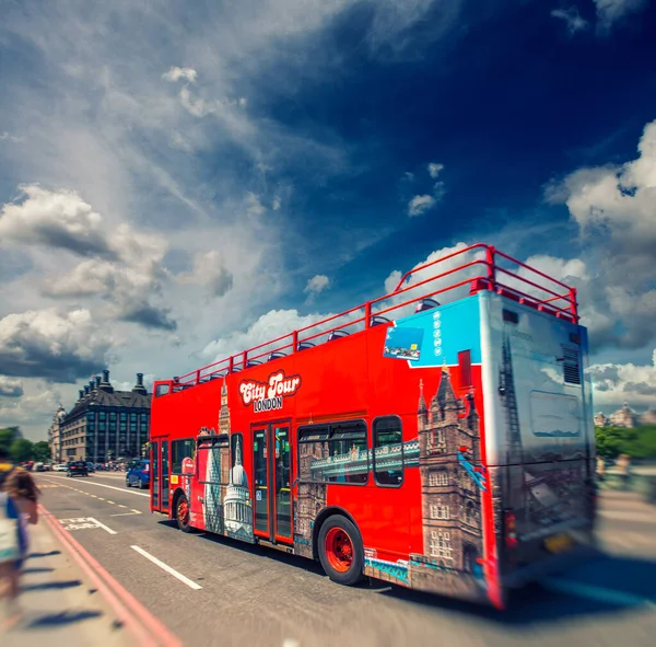 Tour Bus Turistico Rosso Attraverso Londra Concetto Turistico — Foto Stock