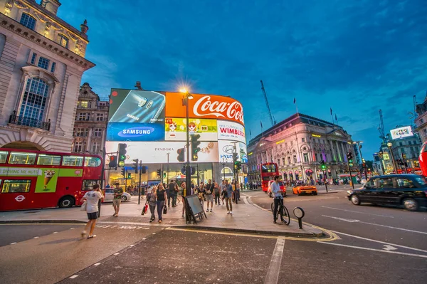 Londres Reino Unido Junho 2015 Luzes Piccadilly Circus Uma Noite — Fotografia de Stock