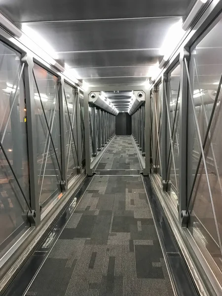Uçak Girişinin Boş Koridoru — Stok fotoğraf