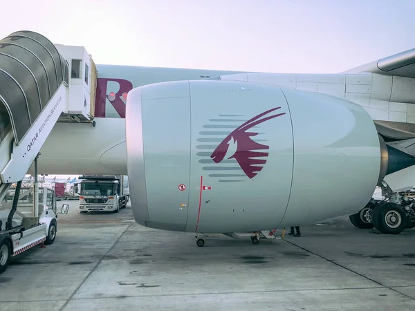Doha Qatar Setembro 2018 Avião Pista Aeroporto Internacional Hamad — Fotografia de Stock
