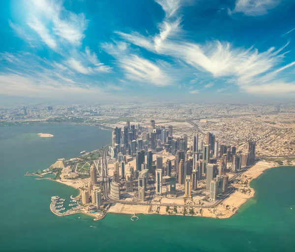 Letecký Pohled Panorama Dauhá Letadla Moderní Mrakodrapy Při Západu Slunce — Stock fotografie