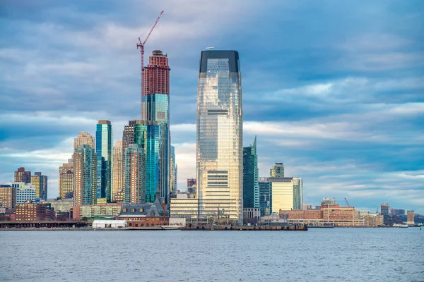 Hudson Nehri Nden Jersey City Gökdelenlerinin Günbatımı Manzarası — Stok fotoğraf