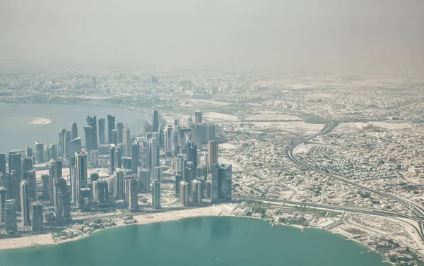 Vista Aérea Horizonte Doha Avião Corniche Edifícios Modernos Qatar — Fotografia de Stock