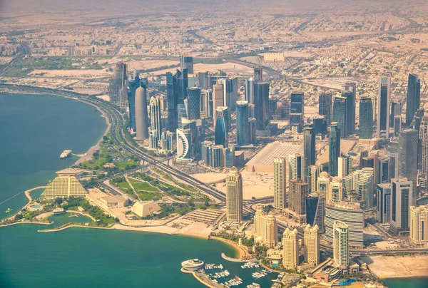 Veduta Aerea Dello Skyline Doha Dall Aereo Corniche Edifici Moderni — Foto Stock