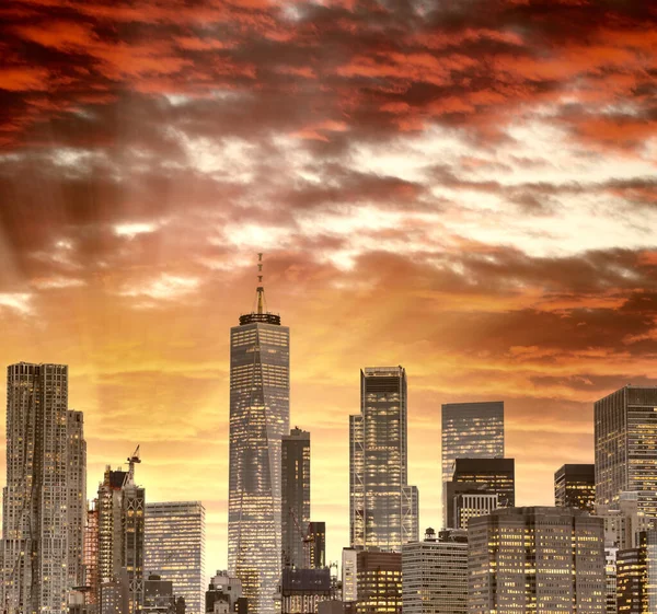 Nowy Jork Zachodzie Słońca Panoramiczny Widok Budynków Manhattanie Wody — Zdjęcie stockowe