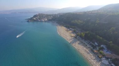 Kara, kıyı şeridi ve evler Calabria, yaz sezonu güzel havadan görünümü.