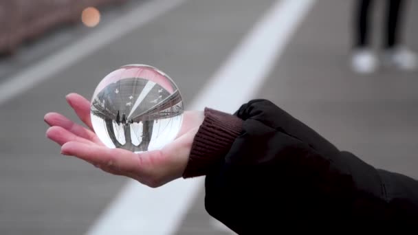 布鲁克林大桥的水晶球反射 — 图库视频影像