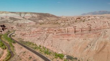 Kanyon dağları, panoramik hava manzarası, zaman atlaması.