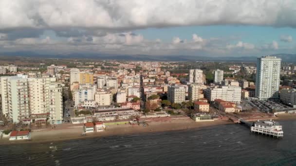 Vista Aérea Follonica Edificios Ciudad Largo Del Hermoso Océano — Vídeos de Stock