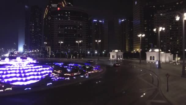 Abu Dhabi Emirati Arabi Corniche Strada Edifici Cittadini Notte Vista — Video Stock