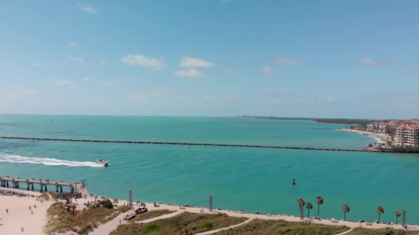 Aerial View South Pointe Park Buildings Miami Beach Boat Speeding — Stock Video