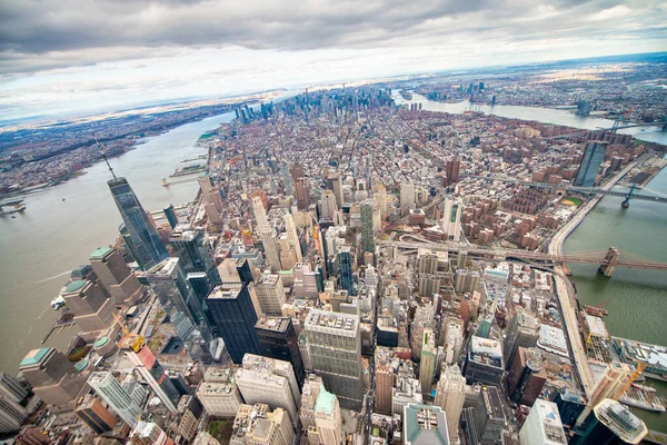美国纽约市曼哈顿市中心冬季直升机的空中航线 — 图库照片